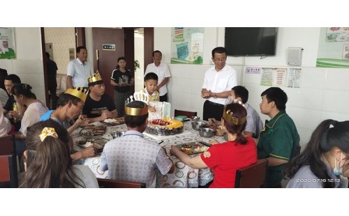 一句溫馨的祝福，一份熾熱的感情