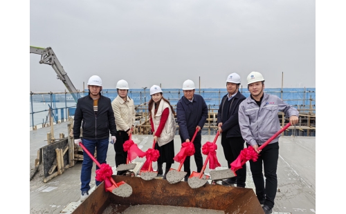 伊百盛健康產(chǎn)業(yè)園綜合辦公樓文化館榮耀封頂，開啟企業(yè)發(fā)展新篇章！